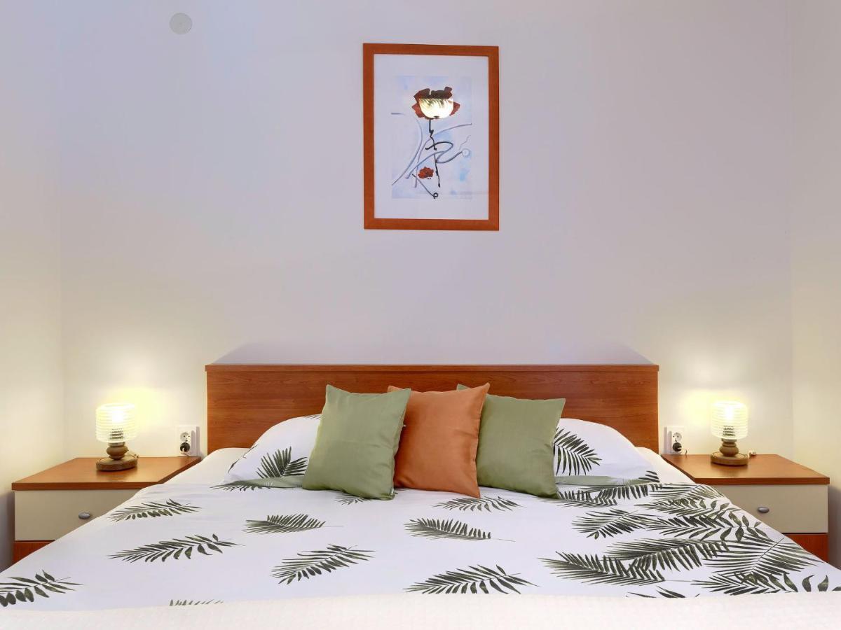 Apartment Zrinka-2 By Interhome โปเรช ภายนอก รูปภาพ